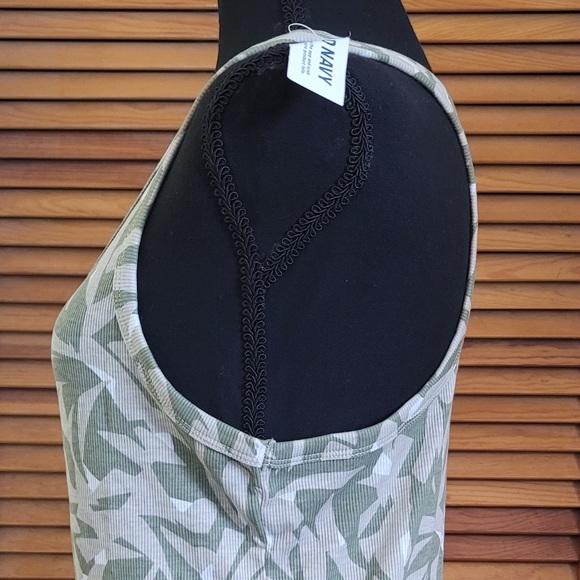 NWT Old Navy UltraLite Rib-Knit Racerback Tank Top Size Large - Picture 8 of 12